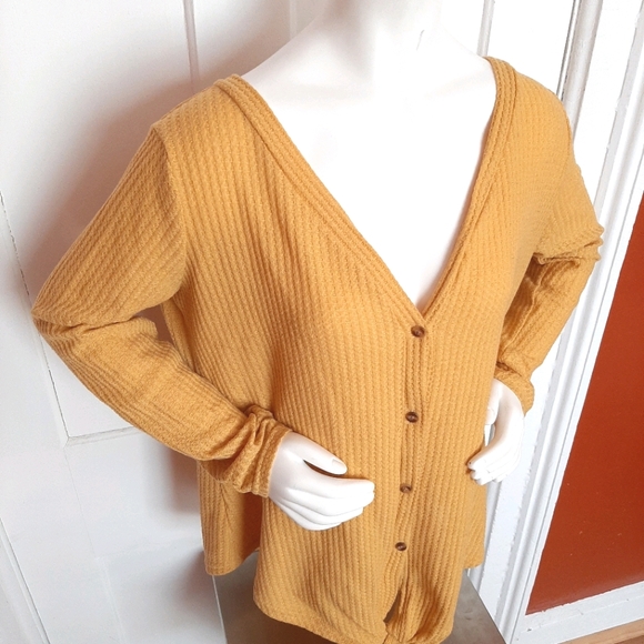 💛Oversize Waffle Knit Button Front Top💛 - Picture 3 of 6